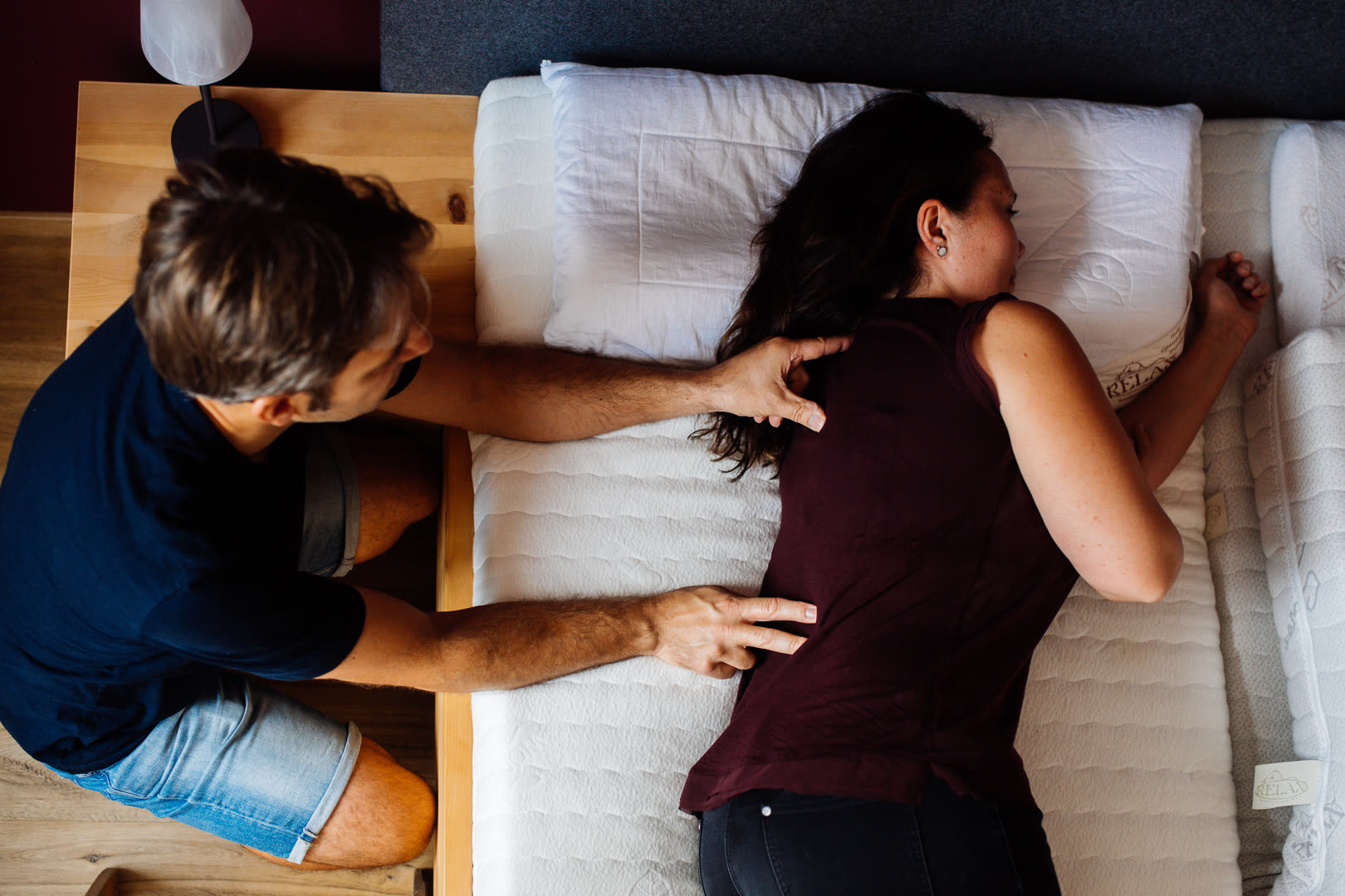 Wirbelsäule abtasten